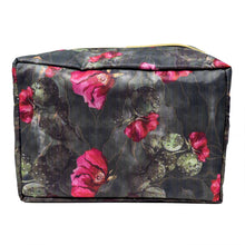 Load image into Gallery viewer, Macaria Beauty Makeup Bag CACTACEAS
