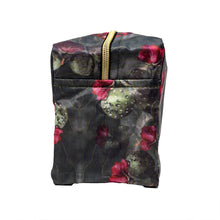 Load image into Gallery viewer, Macaria Beauty Makeup Bag CACTACEAS
